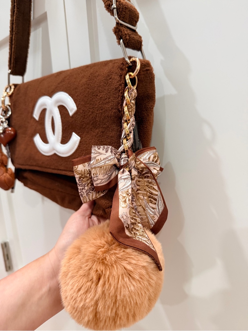 Chanel Precision (Novelty) Brown PLUSHIE Shoulder Bag + 2 Keychain Bag Charms ❣️ - Picture 3 of 14